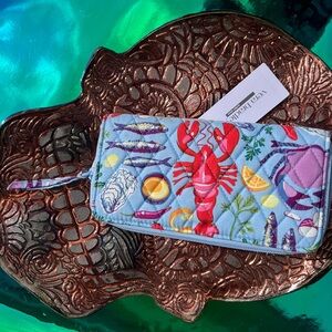 🦞Vera Bradley Quilted Seafood Boil Print continental Wallet